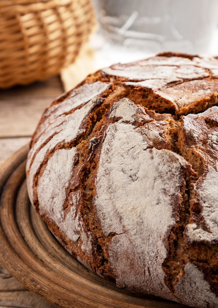 Rustikaler Brotlaib, knusprige Kruste